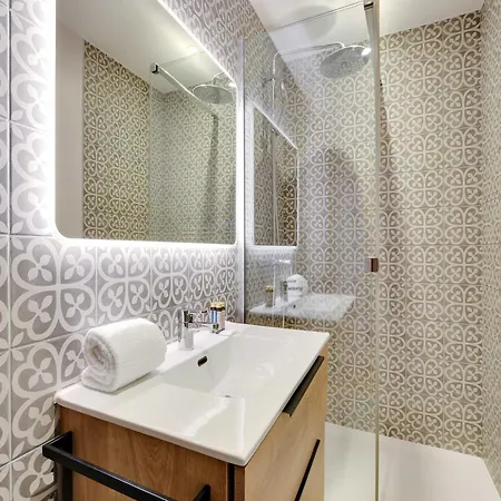 Spacious - 4br 10p - Center *